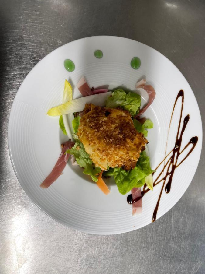 Logis Hotel Restaurant Cazes Arazat Laissac エクステリア 写真