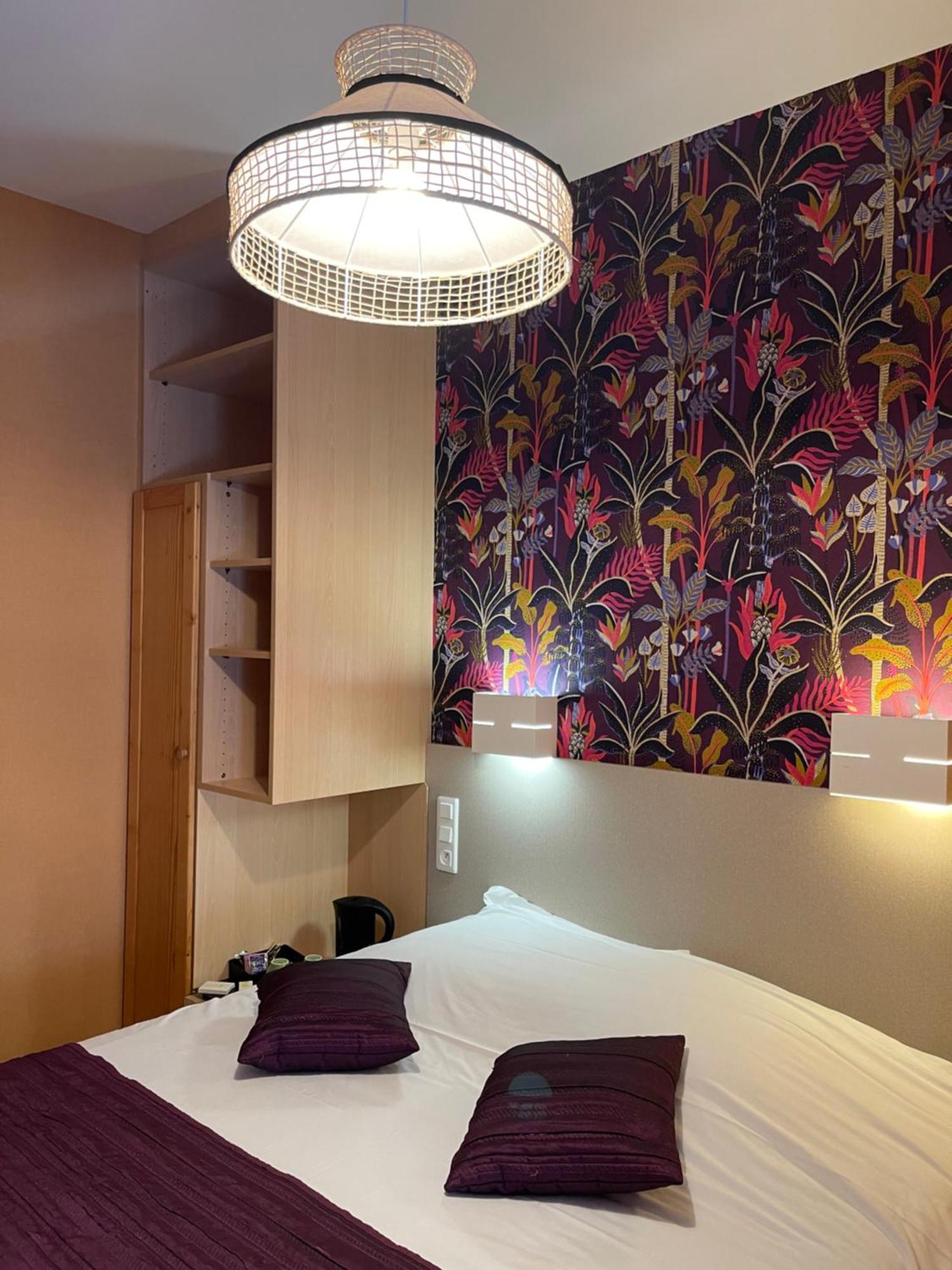 Logis Hotel Restaurant Cazes Arazat Laissac エクステリア 写真