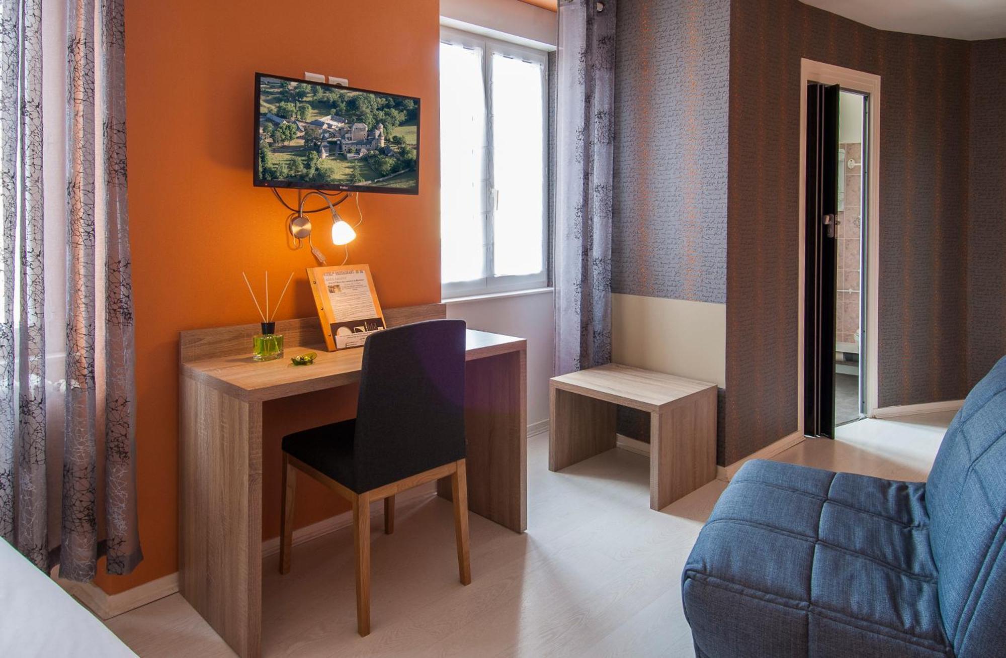 Logis Hotel Restaurant Cazes Arazat Laissac エクステリア 写真