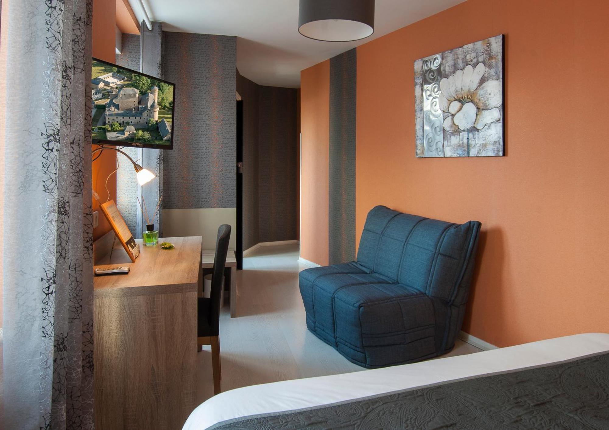 Logis Hotel Restaurant Cazes Arazat Laissac エクステリア 写真