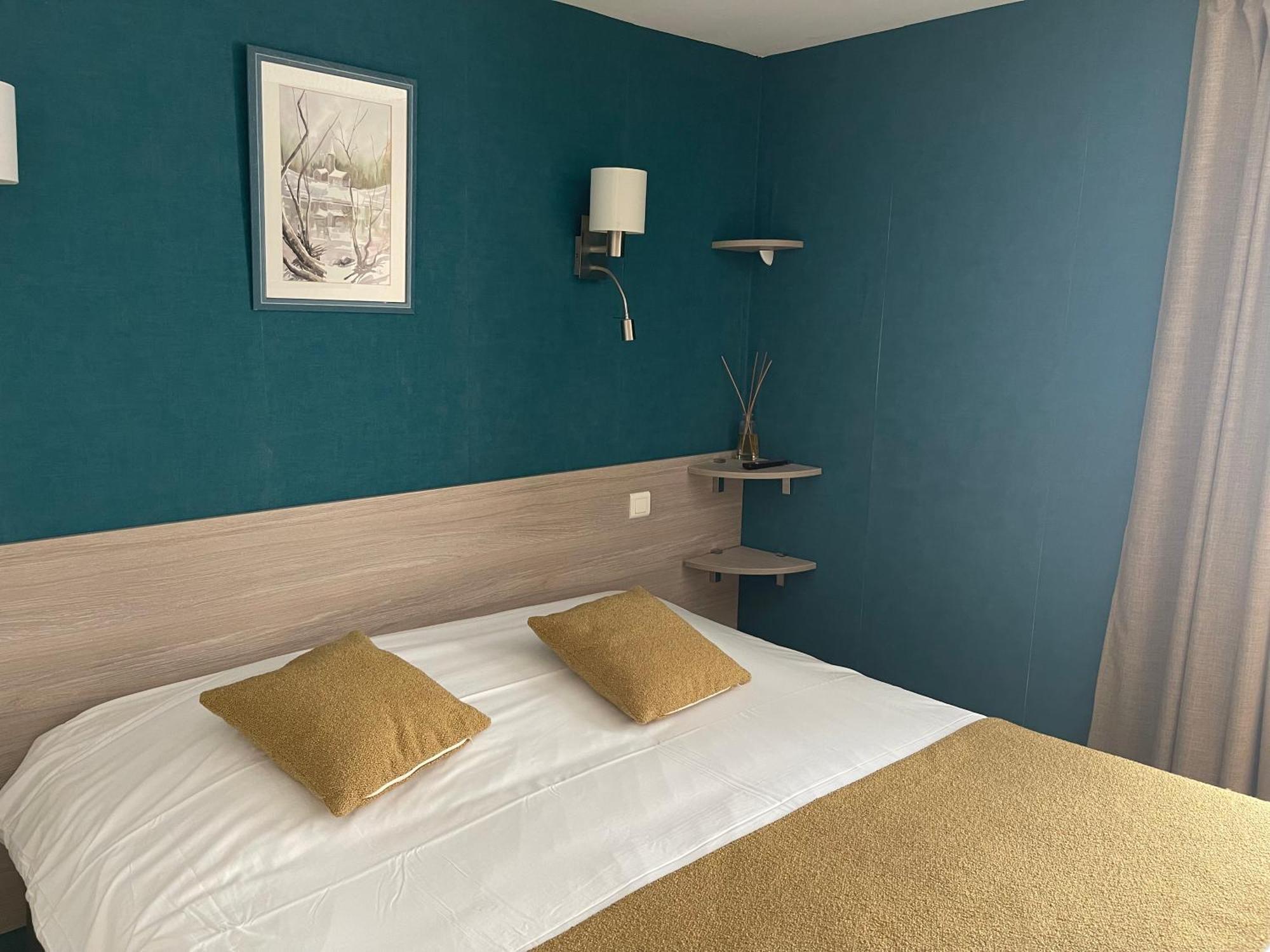 Logis Hotel Restaurant Cazes Arazat Laissac エクステリア 写真