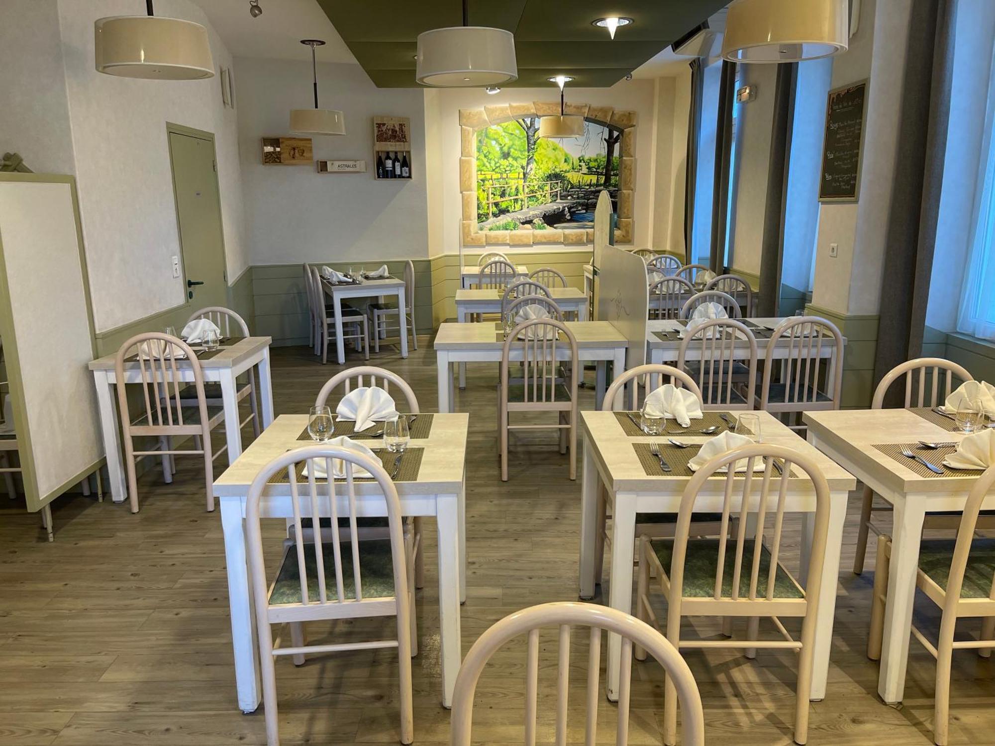 Logis Hotel Restaurant Cazes Arazat Laissac エクステリア 写真