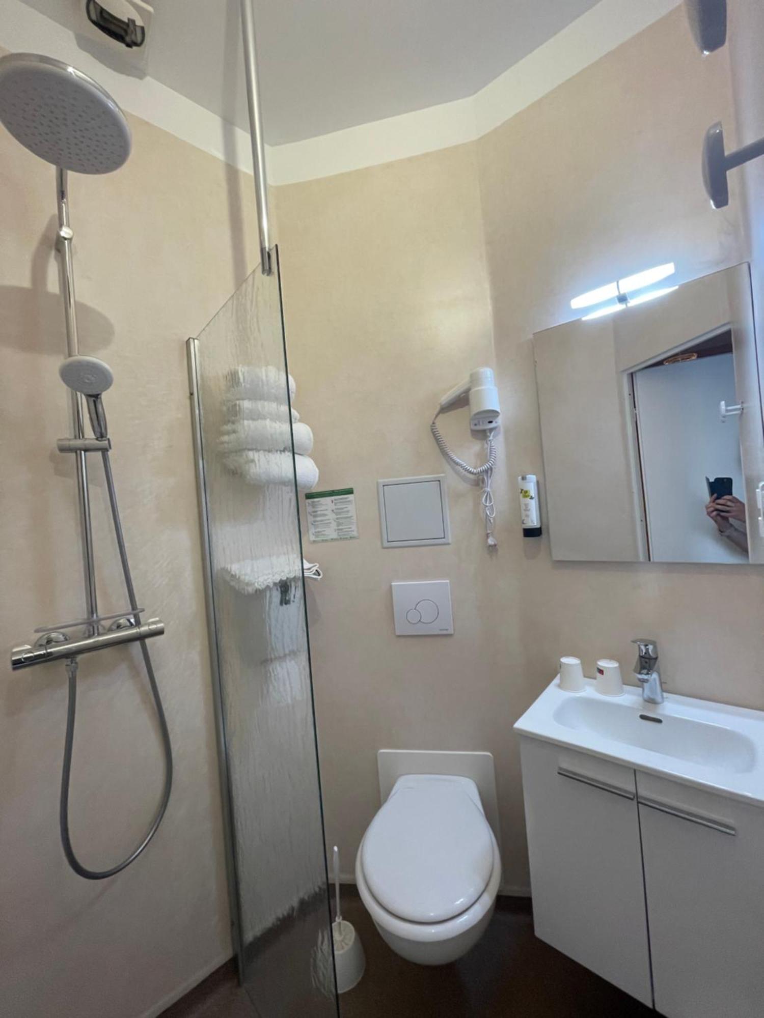 Logis Hotel Restaurant Cazes Arazat Laissac エクステリア 写真