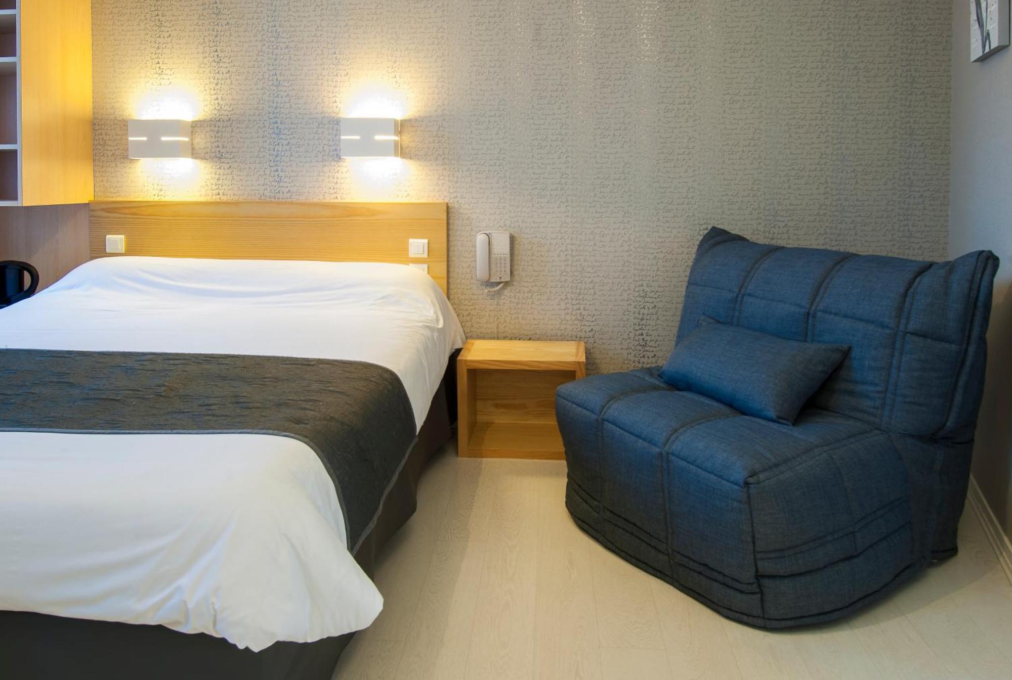 Logis Hotel Restaurant Cazes Arazat Laissac エクステリア 写真