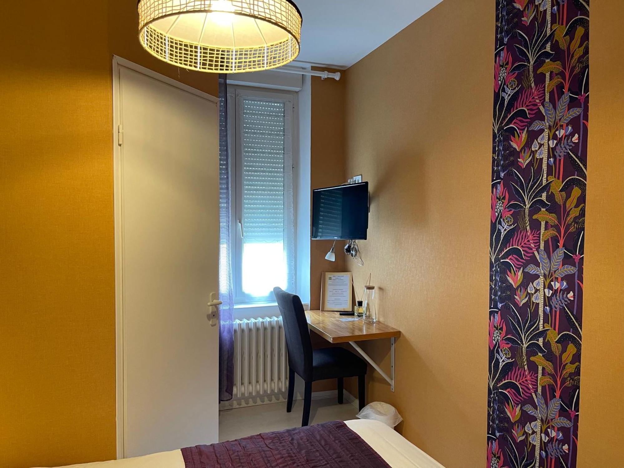 Logis Hotel Restaurant Cazes Arazat Laissac エクステリア 写真
