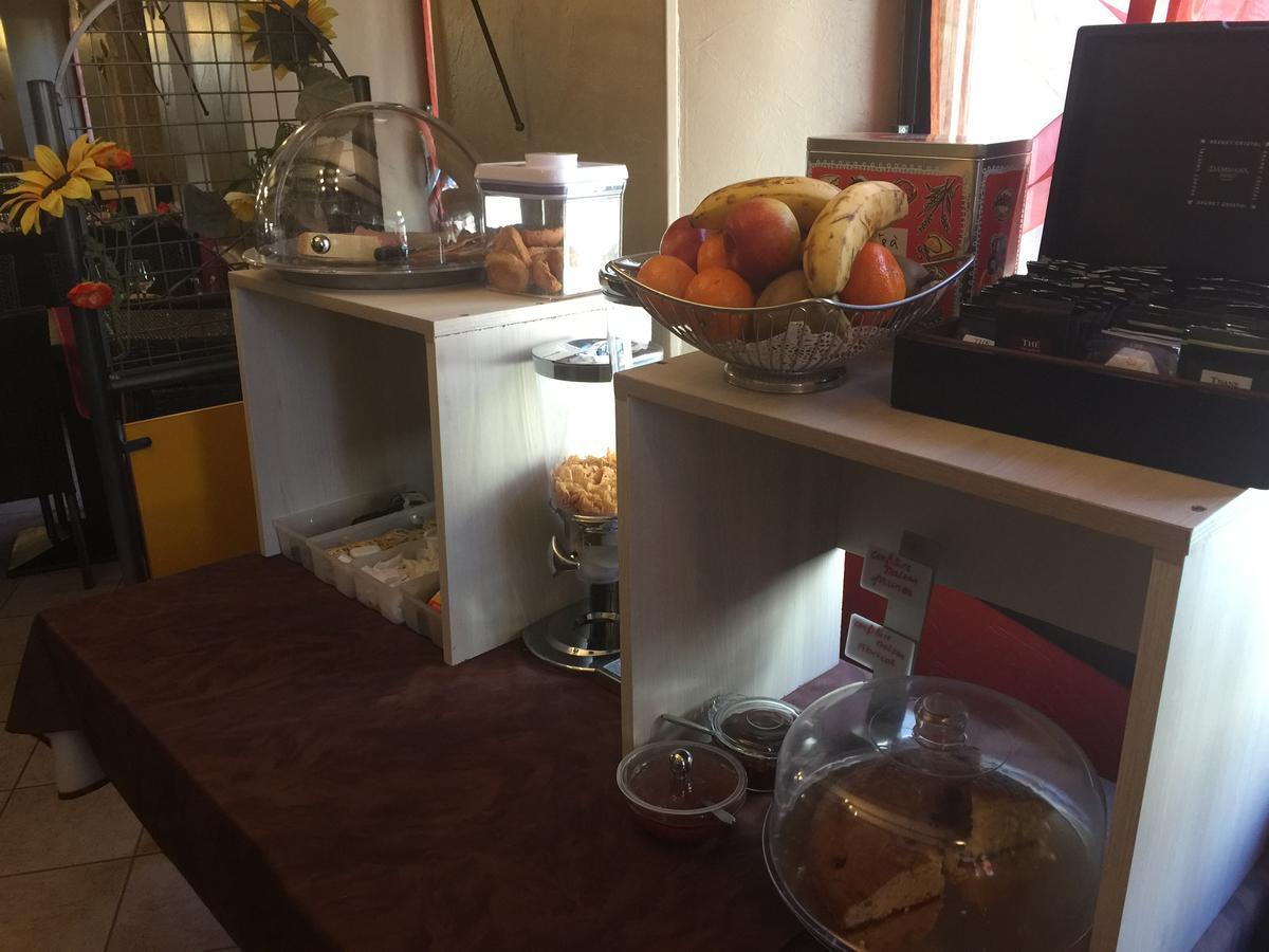 Logis Hotel Restaurant Cazes Arazat Laissac エクステリア 写真