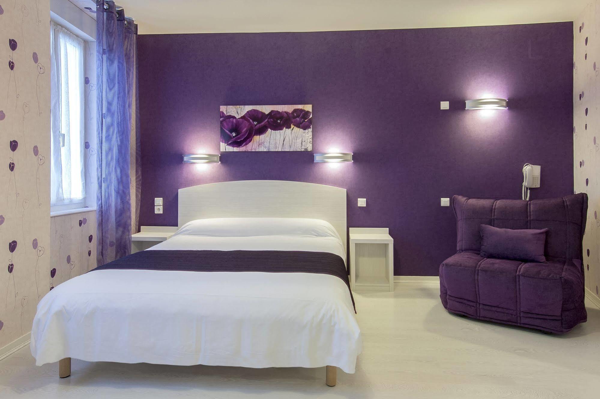 Logis Hotel Restaurant Cazes Arazat Laissac エクステリア 写真