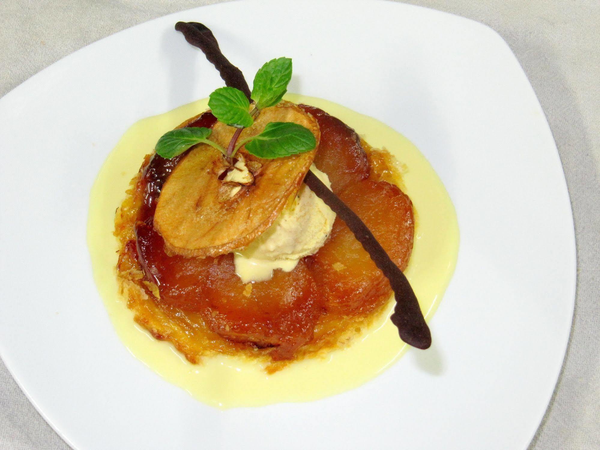 Logis Hotel Restaurant Cazes Arazat Laissac エクステリア 写真